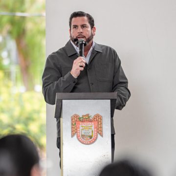 Entrega Ismael Burgueño apoyos a emprendedores