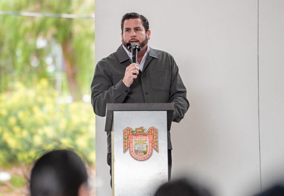 Entrega Ismael Burgueño apoyos a emprendedores