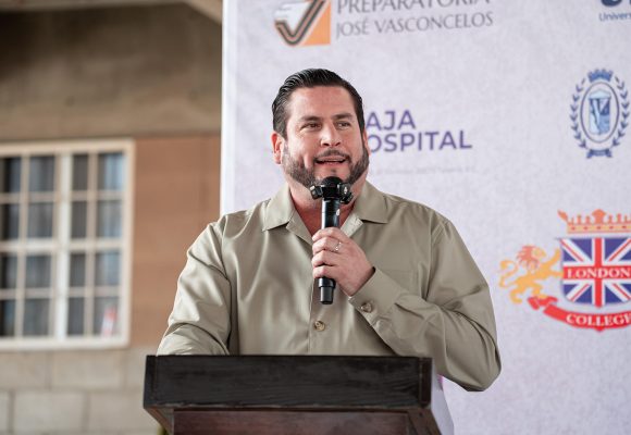 Conmemora Ismael Burgueño el Día del Maestro con docentes