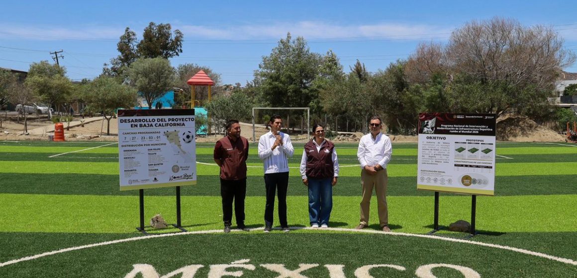Román Cota supervisa rehabilitación de canchas rumbo al Mundial 2026