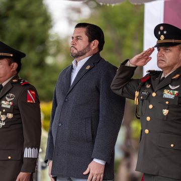 Asiste Ismael Burgueño a ceremonia por el aniversario de la Batalla de Puebla
