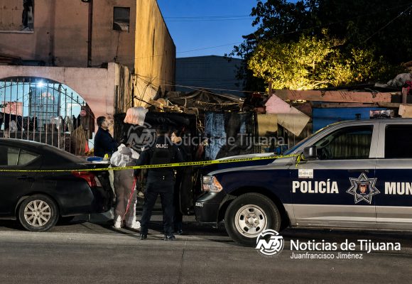 Se encontraba con su amigo en un domicilio cuando la asesinaron