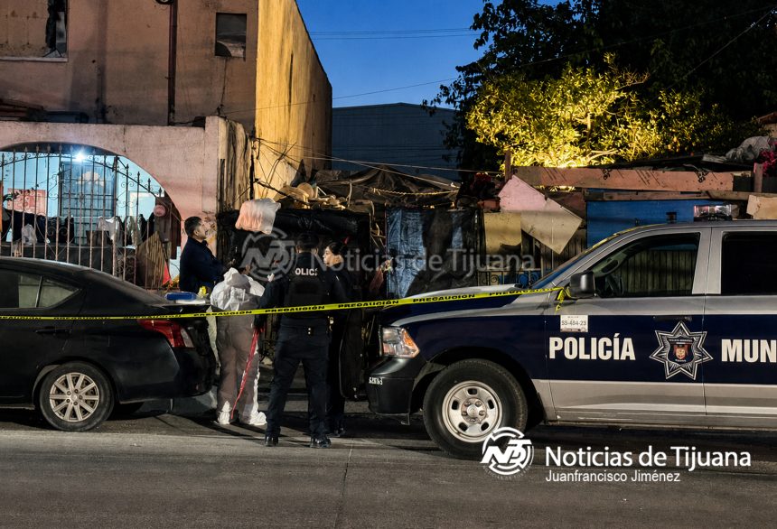 Se encontraba con su amigo en un domicilio cuando la asesinaron