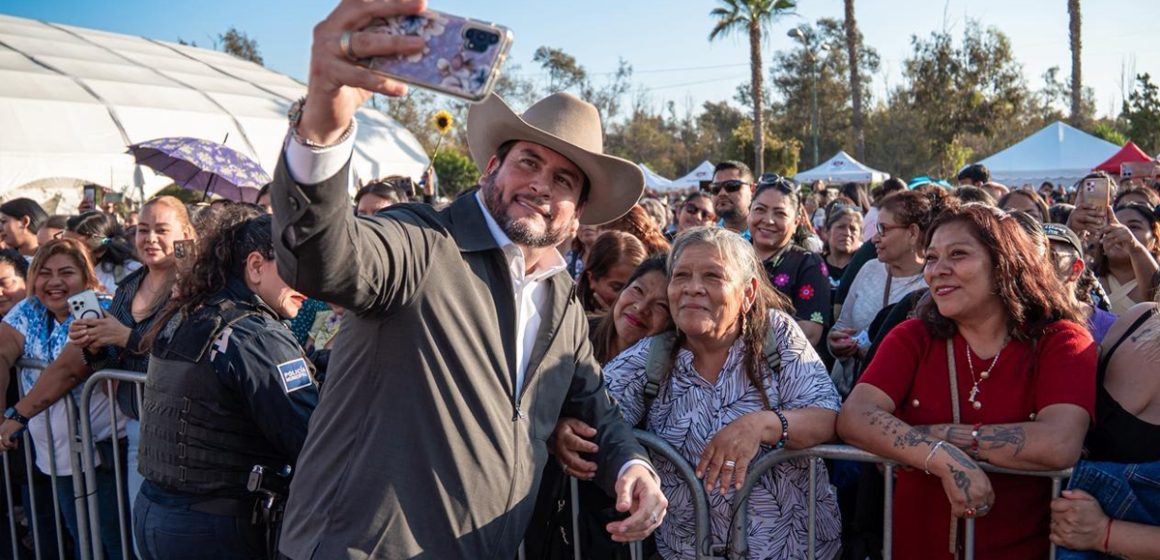 Celebran a más de 5 mil madres tijuanenses con concierto