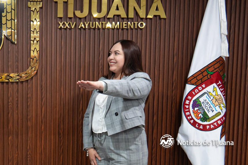 87i87i Sale Araceli Márquez de Reglamentos; entra Adriana Barrera