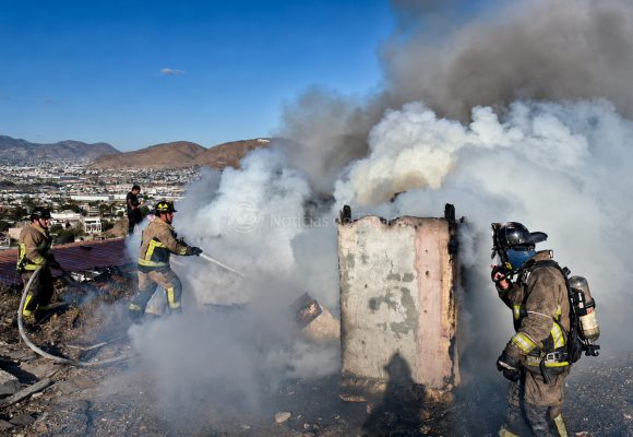 Incendios y un hombre electrocutado movilizan a Bomberos de Tijuana
