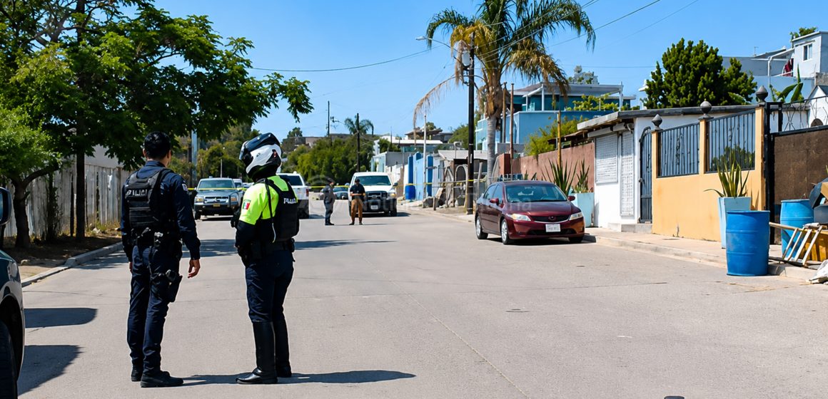 Atacan a balazos a inspector municipal en Rosarito
