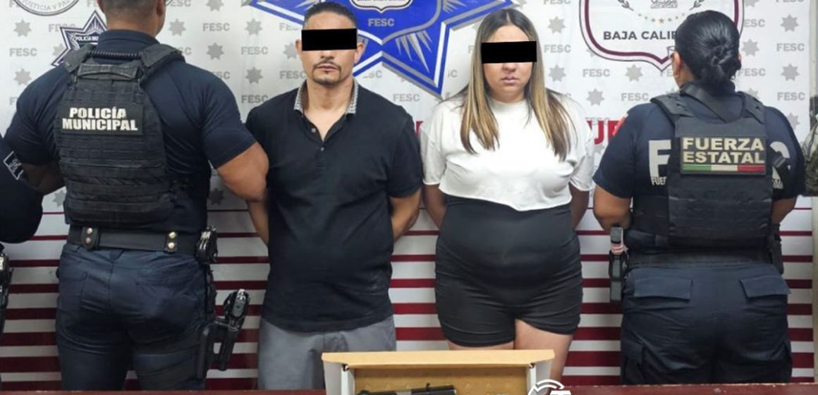 Detienen a pareja armada tras persecución en la colonia Sonora de Mexicali
