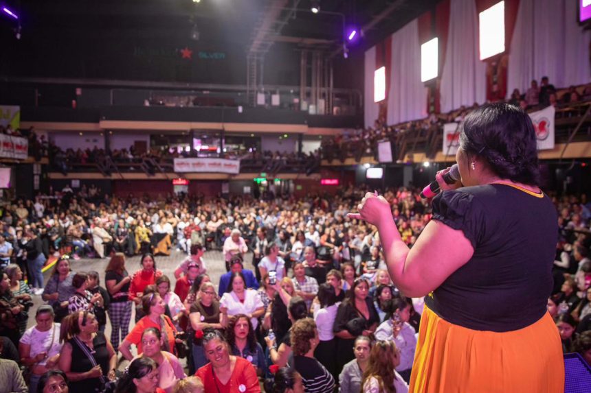 Evelyn Sánchez reúne a 3 mil mamás para festejar el “Día de las Madres”