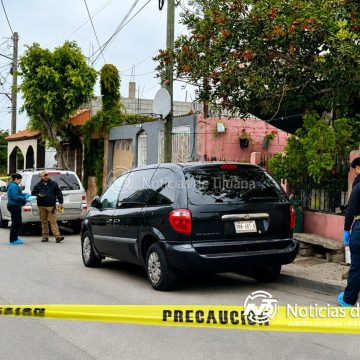 Atacan a balazos a concesionario de grúas; viajaba con su hija cuando abrieron fuego