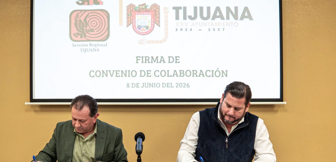 Firma Burgueño convenio con el STIRTT