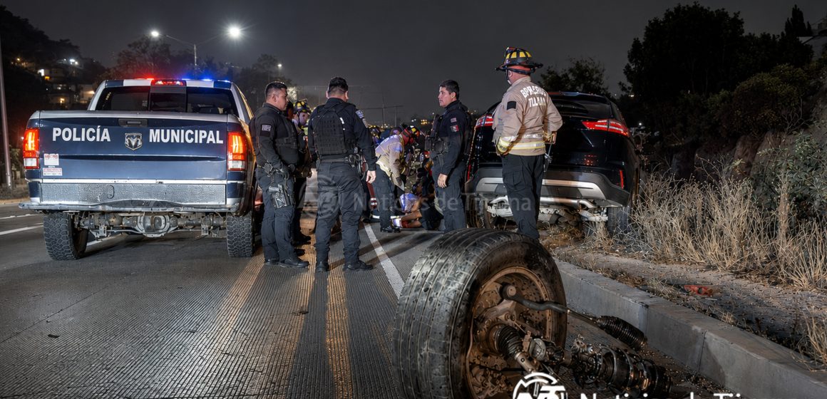 Conductores sobreviven de caer a un arroyo tras fuerte choque en el “Rosas Magallón”