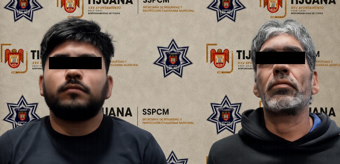 Arrestan a dos hombres tras agredir a un oficial y aseguran un arma de fuego