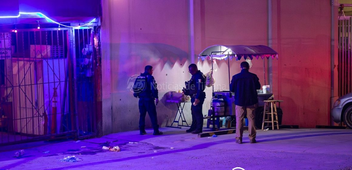1 Ataque frente a bar deja tres heridos