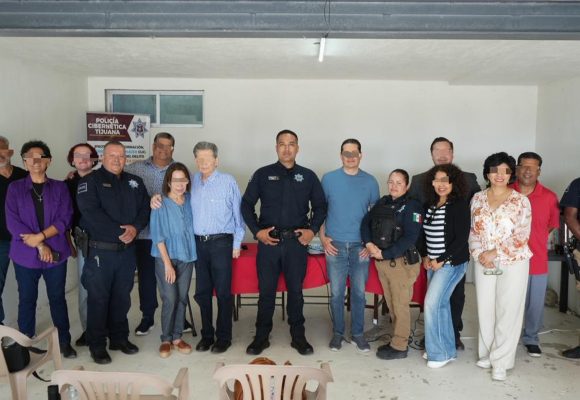Fortalecen prevención digital con vecinos de Playas
