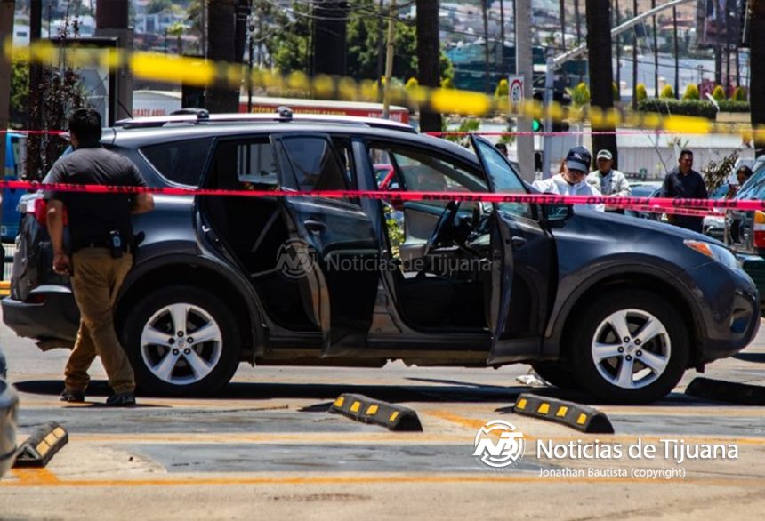 1 Localizan cadáver embolsado dentro de una rav4 en El Hipódromo