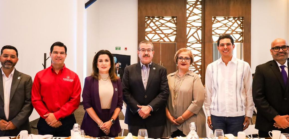 Román Cota fortalece alianza con sector industrial