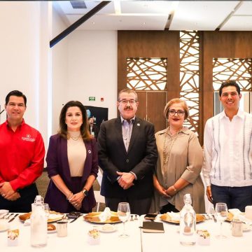 Román Cota fortalece alianza con sector industrial
