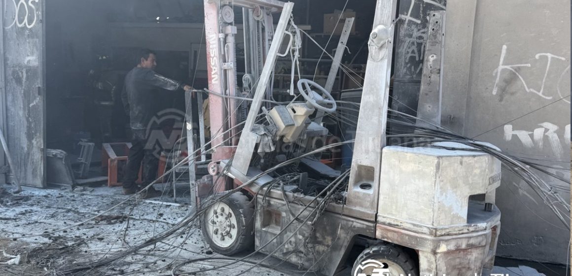 Incendio consume cuarto de madera y bodega en el Ejido Francisco Villa; dejan sin luz a vecinos