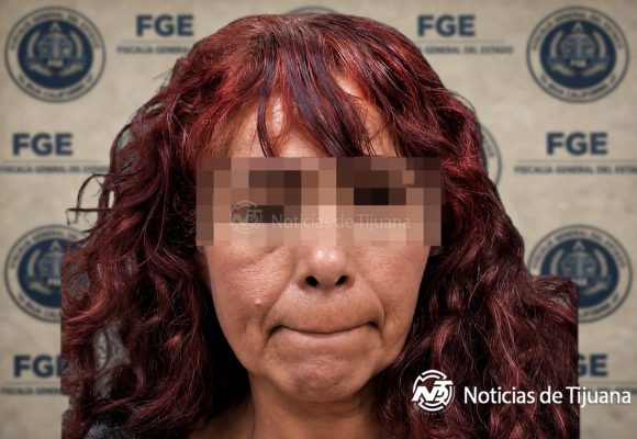 Vinculan a mujer por robo en tienda Minisso