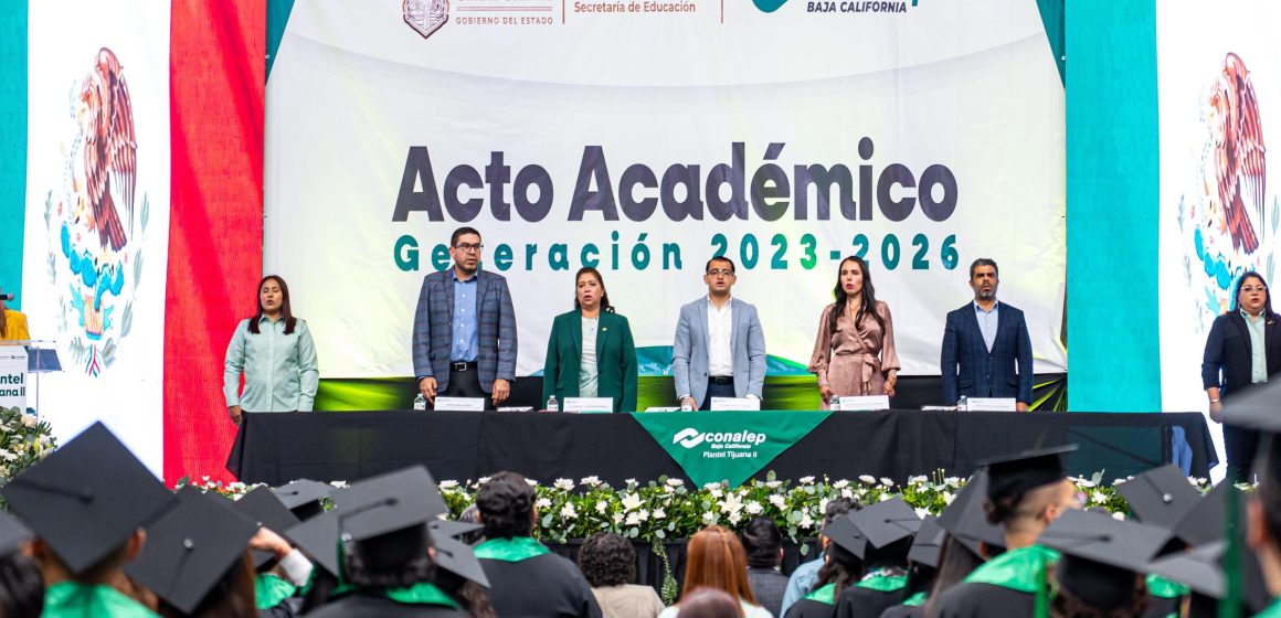 Alcalde apadrina graduación de Conalep Tijuana II