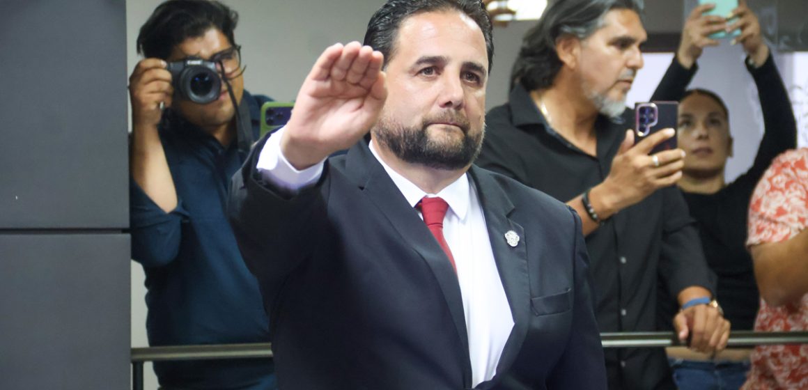 Facilitarán regularización de predios y créditos para trabajadores