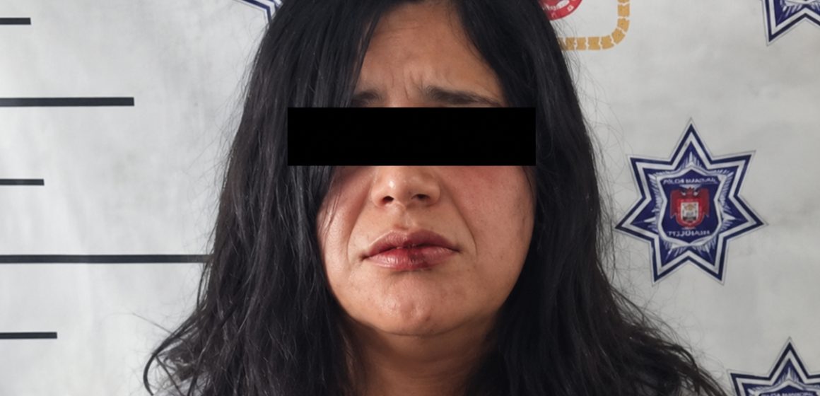 Detienen a mujer por morder a policías
