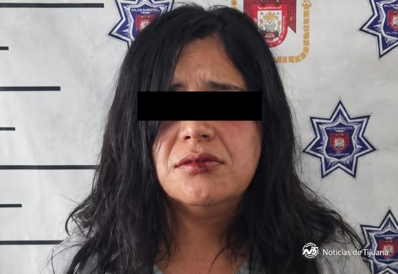 Detienen a mujer por morder a policías