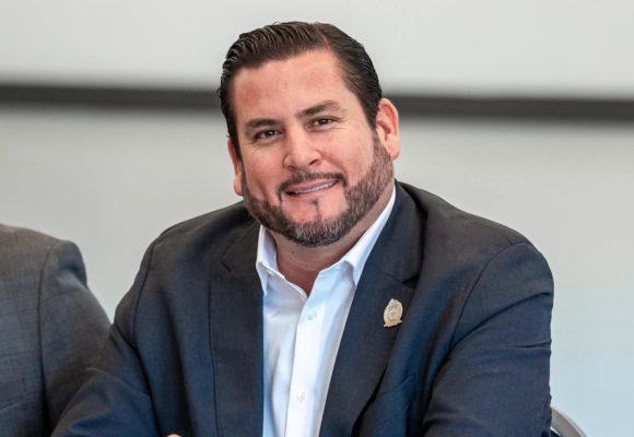 Informa Burgueño resultados de gobierno ante abogados constitucionalistas