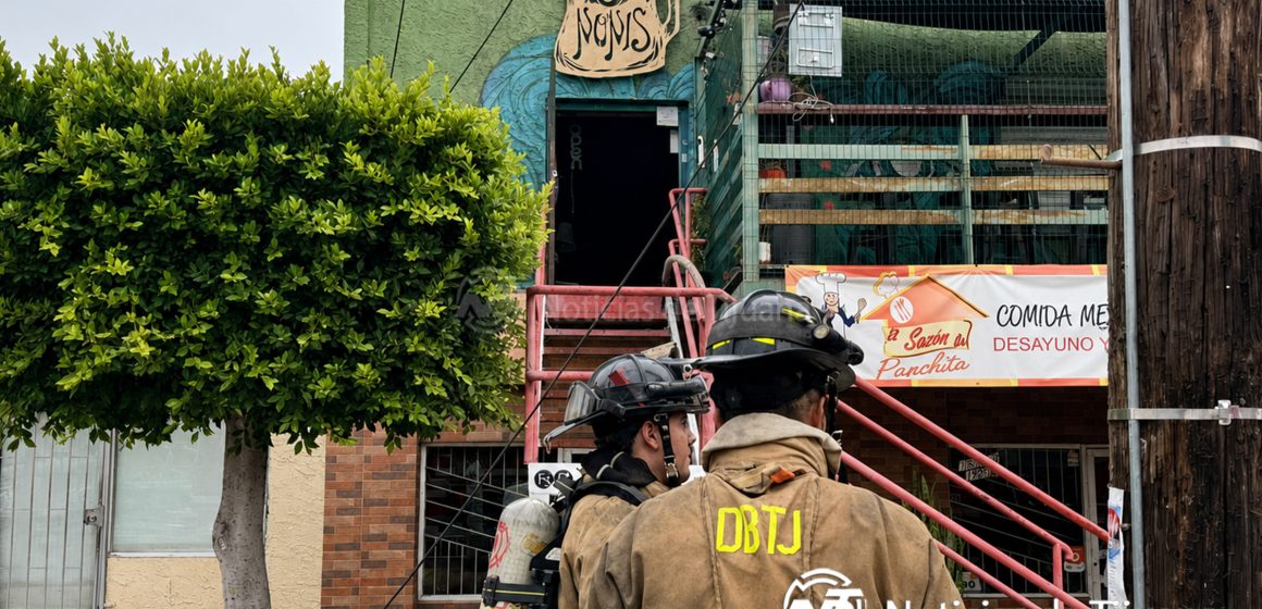 Incendio consume por segunda ocasión Bar Nonis en Otay