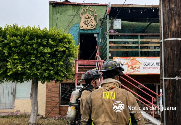 Incendio consume por segunda ocasión Bar Nonis en Otay