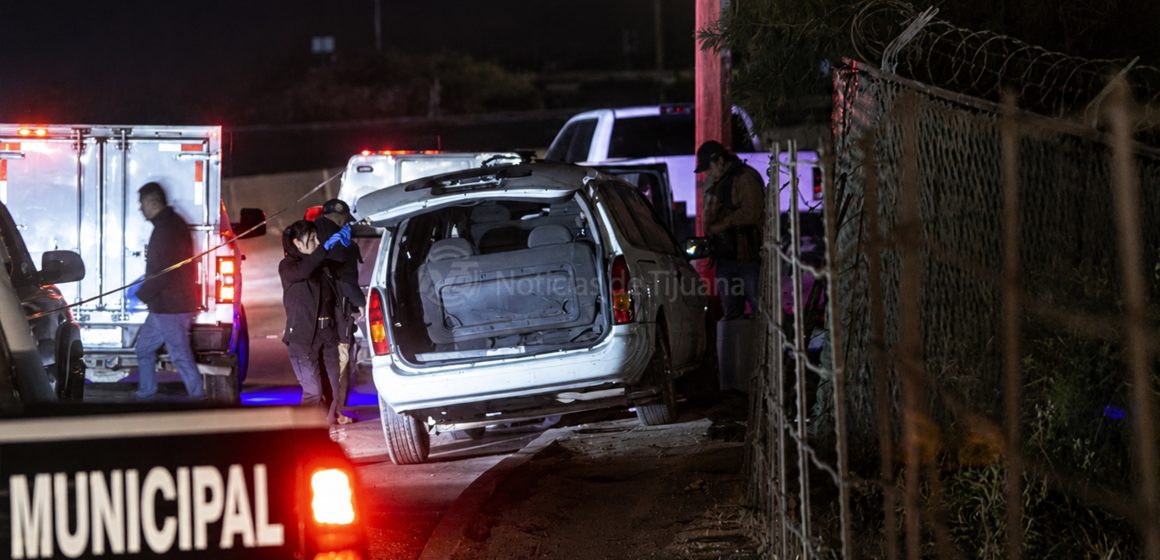 2 Localizan cuerpo encobijado en una vagoneta en la Vía Rápida Alamar