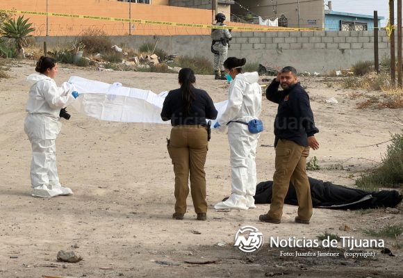 Dejan cadáver a un lado de Escuela Primaria en Tijuana