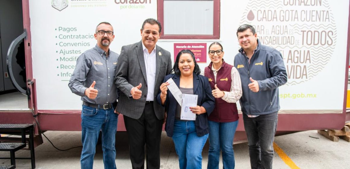 Mónica Vega acerca servicios de CESPT a familias