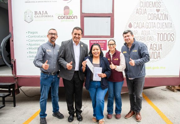 Mónica Vega acerca servicios de CESPT a familias