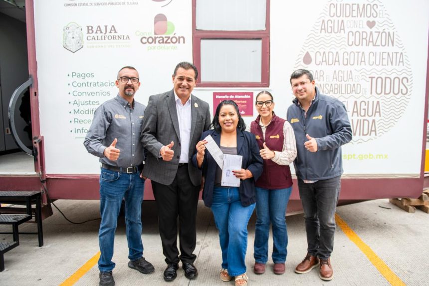 Mónica Vega acerca servicios de CESPT a familias