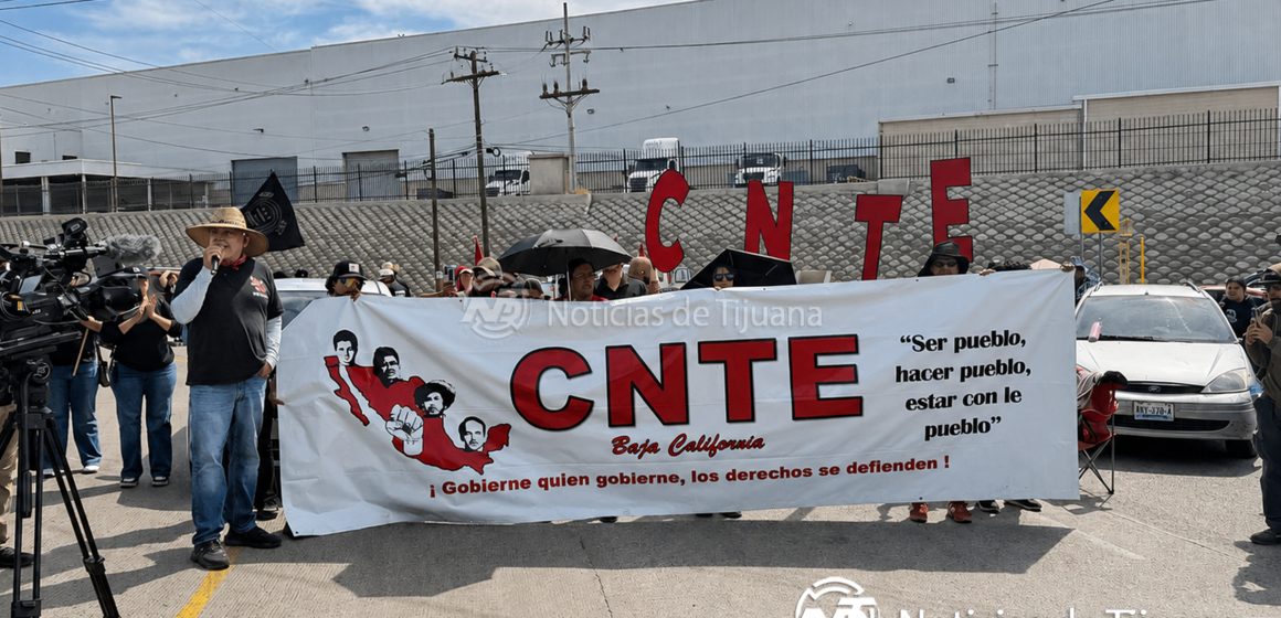CNTE colapsa la garita de Otay y desata caos total en el cruce de carga hacia Estados Unidos  