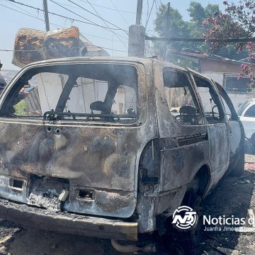 6 Incendio arrasa vivienda y amenaza cerro en la colonia Amparo Sánchez