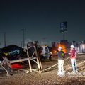 Conductor derriba poste, deja sin luz a la colonia y pausa juego de béisbol
