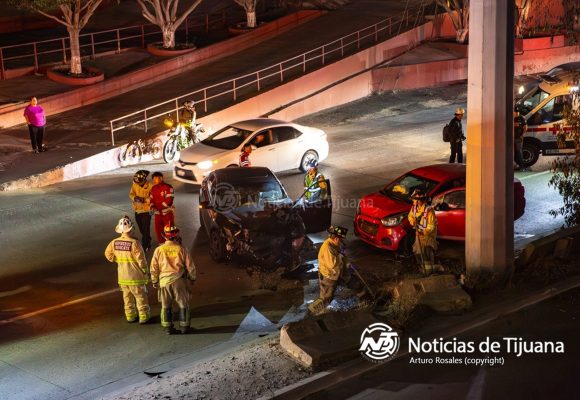 Choque frente al Swap Meet Fundadores deja seis lesionados y caos vial