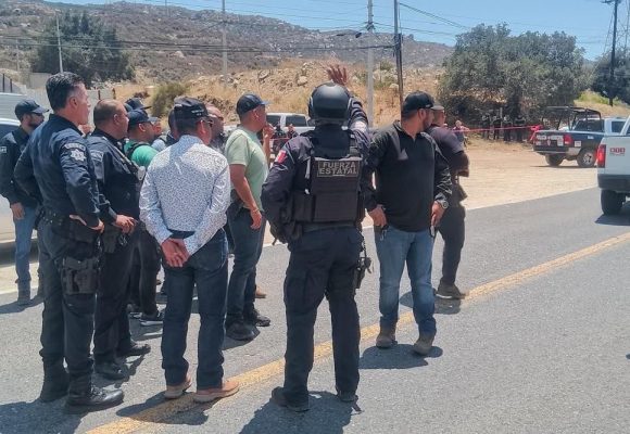 Fuerzas de seguridad abaten a presunto agresor en camioneta robada en Tecate