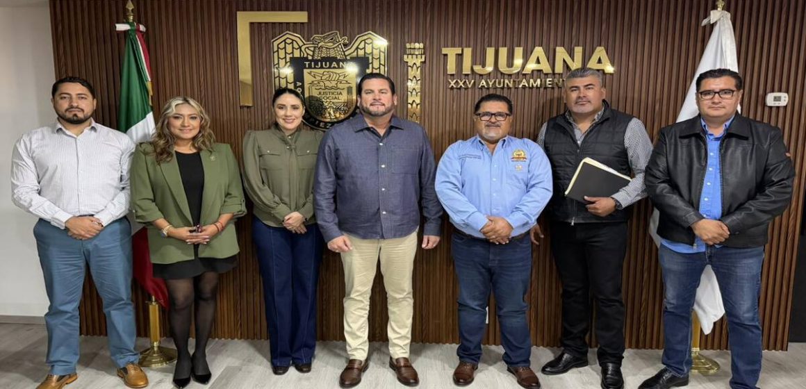 Burgueño recibe a dirigencia estatal de Burócratas en Tijuana