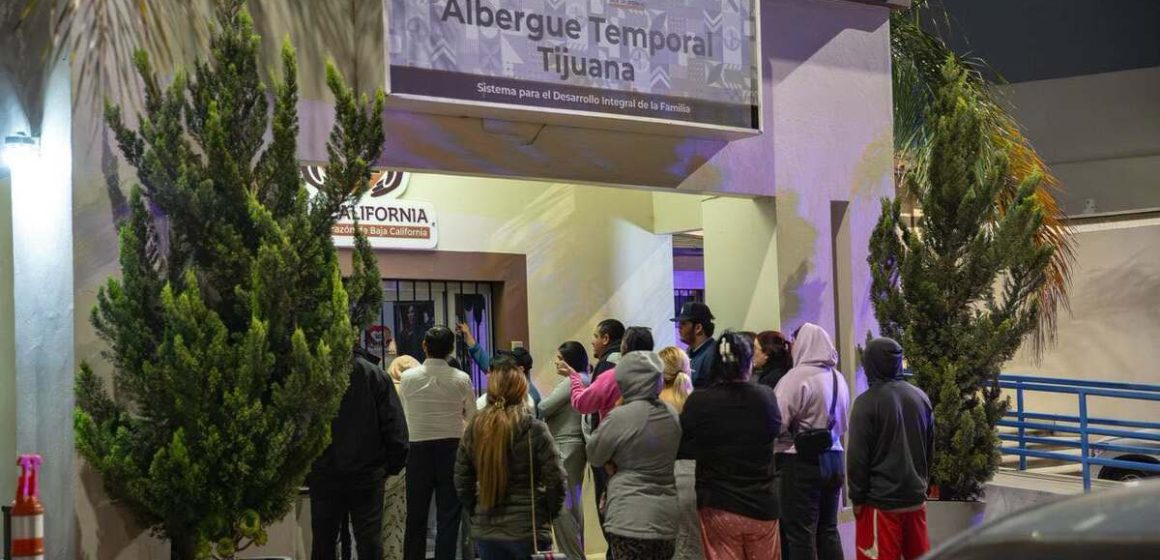 727268506_1761651131492524_3940414345290301517_n Familiares se concentran en albergue del DIF tras incidente con adolescentes bajo resguardo