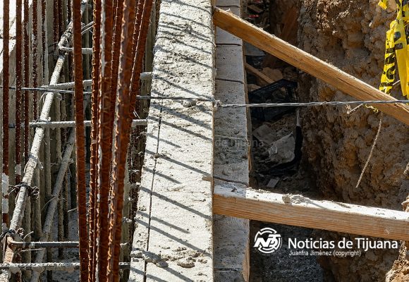 Obrero cae de 8 metros y sobrevive tras quedar atravesado por una varilla en el pecho