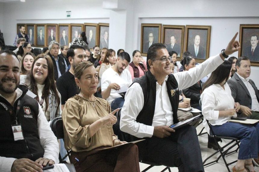 Arturo Aguirre participa en capacitación sobre la Ley Daryela