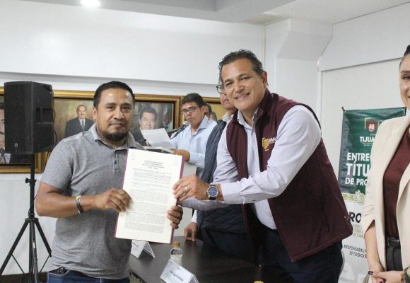 Arturo Aguirre destaca entrega de títulos de propiedad y vivienda para familias tijuanenses