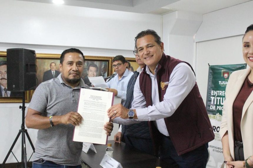juuuu (1) Arturo Aguirre destaca entrega de títulos de propiedad y vivienda para familias tijuanenses