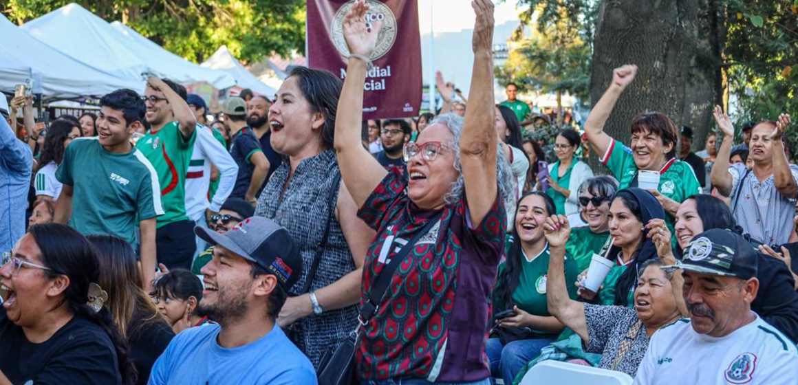 zxcq ¡Tecate explotó de emoción! Cientos celebran el triunfo de México en una fiesta mundialista