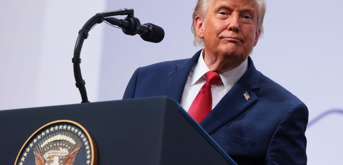 licensed-image Empresas de EU llevan a tribunales los nuevos aranceles de Trump