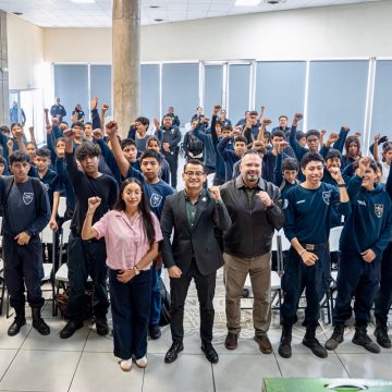 1 Banda juvenil de Tijuana recibe instrumentos y equipo de audio